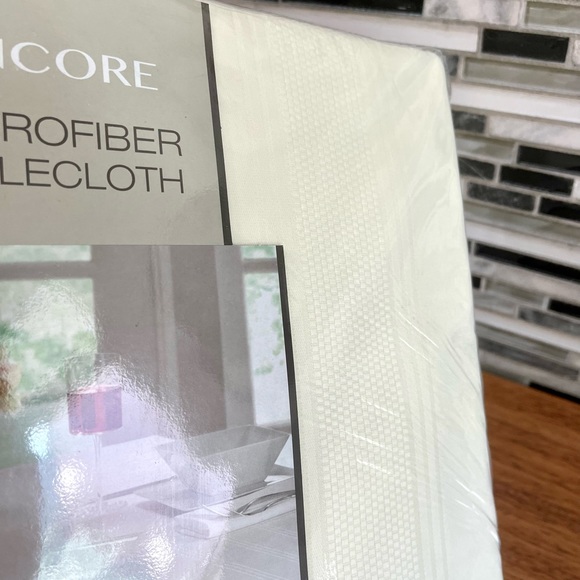 Encore Microfiber Spill Proof Tablecloth ~ Ivory ~ New In Package - Picture 6 of 9